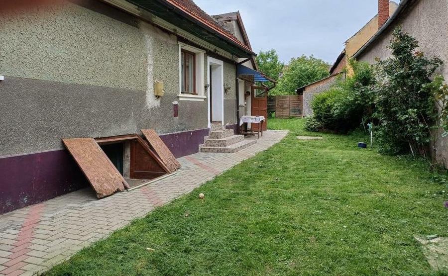 Casa batraneasca solida in zona semicentrala foarte linistita