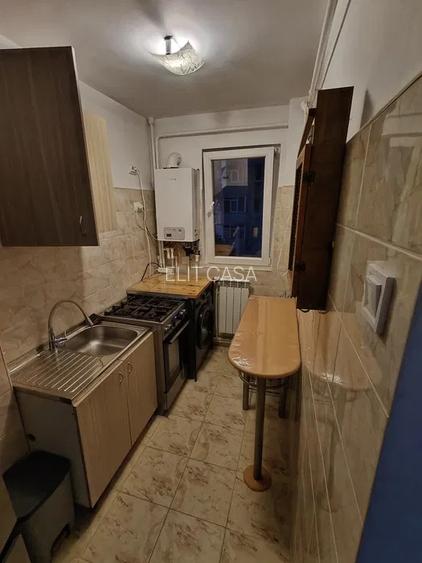Apartament cu 3 camere, zona Podu Ros - 4