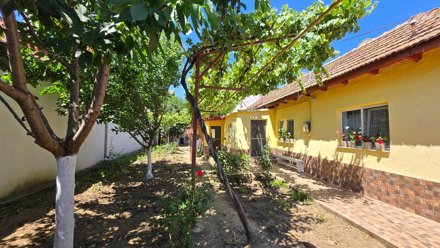 Coiciu - Casa 5 camere (constructie mixta ) + teren 345 mp