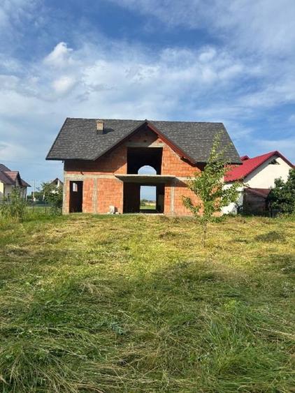 Casă de vânzare la roșu – preț negociabil