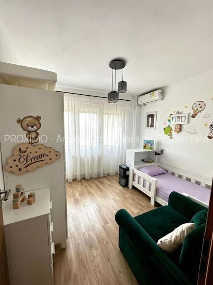 Apartament decomandat 4 camere 2 băi 2 balcoane, zona centrală