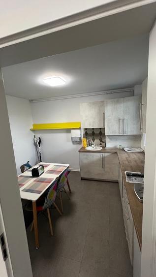 Spațiu de birouri premium de închiriat – 4 încăperi + curte, sală de conferință
