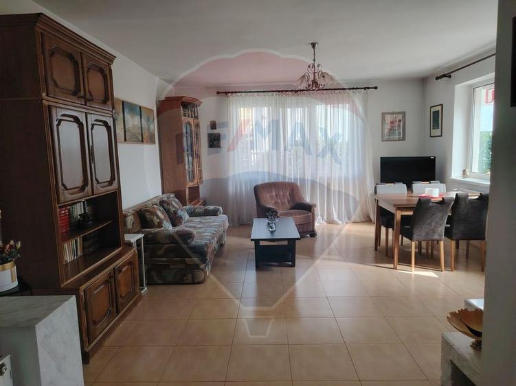 Casă / Vilă cu 8 camere de vânzare în zona Central