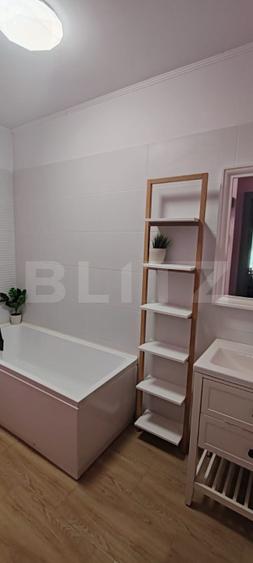 Apartament cu 3 camere, 63 mp, cu 2 bai si balcon mare, in zona Valea Garboului