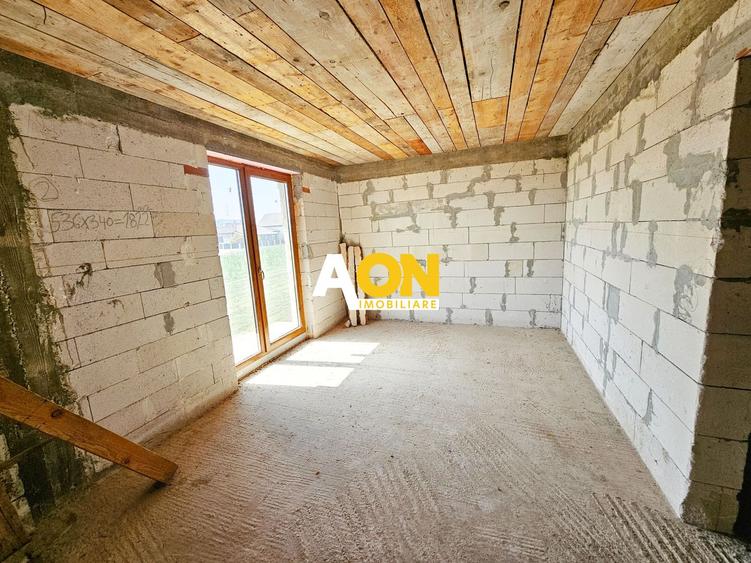 Casa la rosu, 4 camere, 301 mp teren, P+1, zona Alba-Micesti