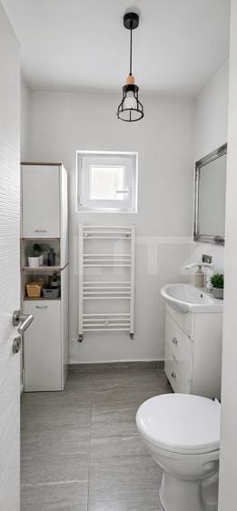 Apartament spațios cu 4 camere, complet mobilat și renovat modern, zonă C.R.Vivu