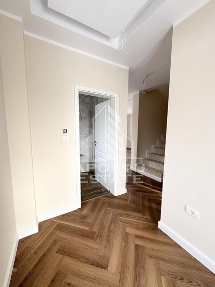 Duplex cu perete dublu, 4 camere si 3 bai finalizat, toate utilitatile