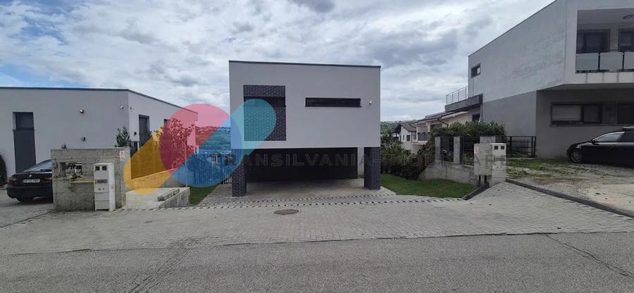 Apartament pe două niveluri cu grădină, 160 mp – Str. Edgar Quinet