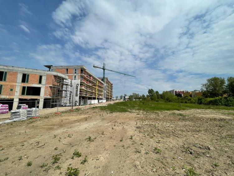 Teren Sisesti 9055 mp teren superb deschidere str lac 60 m