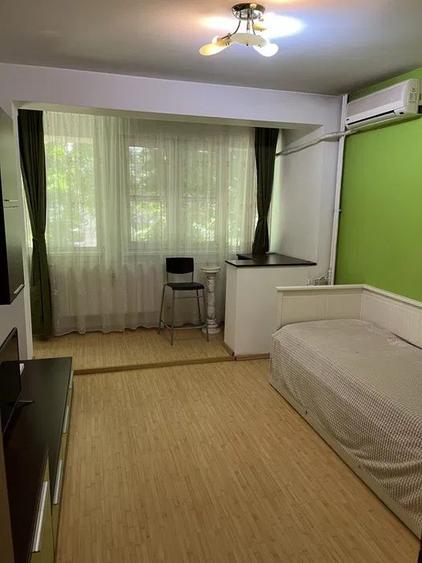 Apartament cu 2 camere | Proximitate metrou | Decomandat | Titan