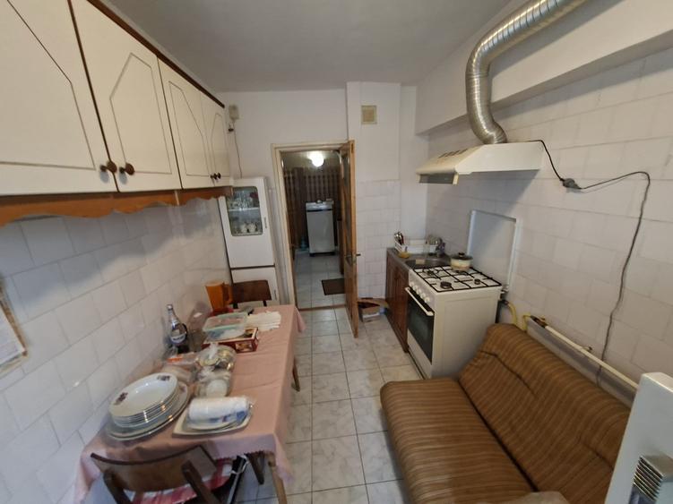 Apartament cu 3 camere decomandat, etajul  5/8, zona Garii