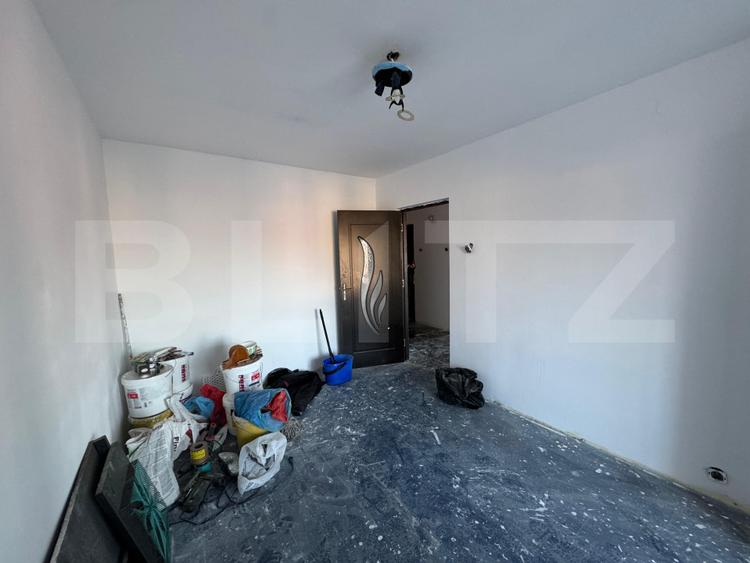 Apartament 3 camere, decomandat - zona Velenta