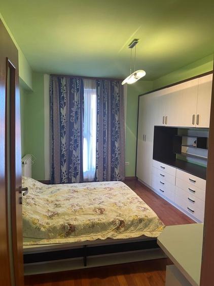 Apartament cu trei camere , decomandat , cu centrala , langa Spitalul Militar