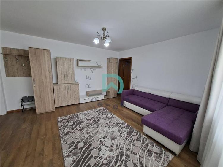 Apartament 2 camere, Tractorul, etaj 3, semidecomandat
