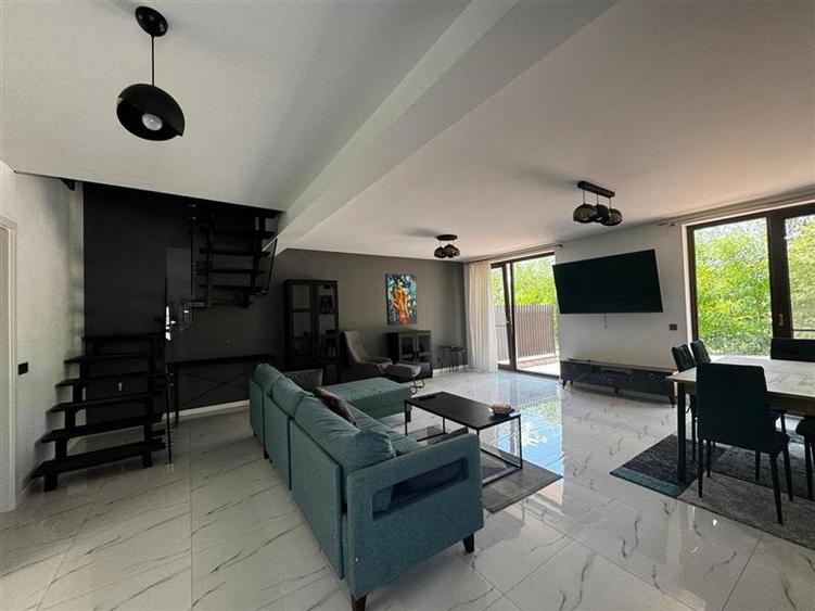 Casa Tip Duplex , situata in cartierul Dambul Rotund!
