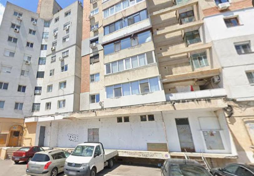 Spatiu stradal1800 mp parter + mazanin
