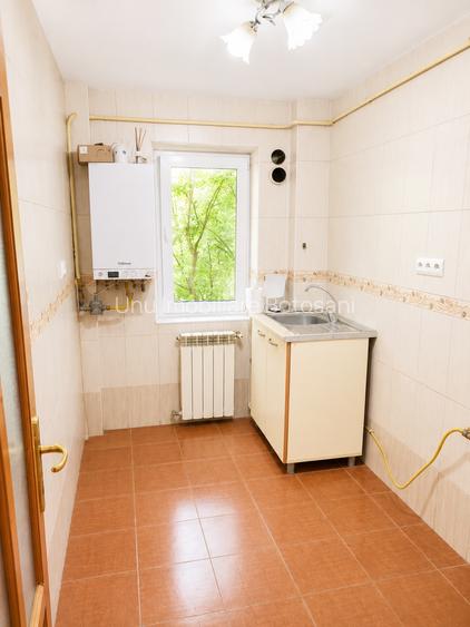 Apartament cu 3 camere semidecomandat – Zona Primăverii, Botoșani | Etaj 2 - 6