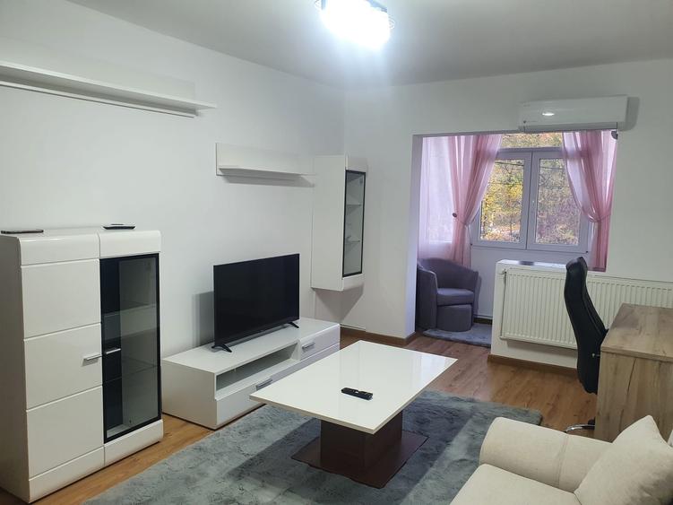 INCHIRIEZ apartament cu 3 camere TATARASI ( Metalurgiei )