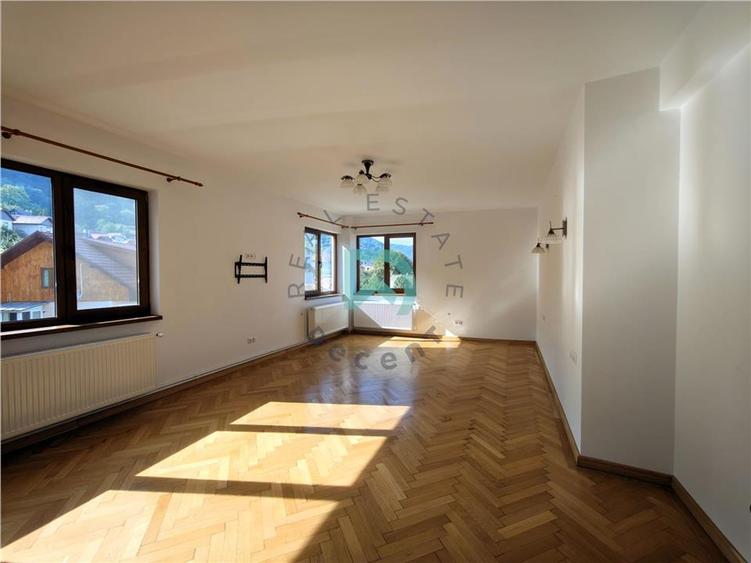 Închiriez 3 camere, Centrul Istoric, Brașov