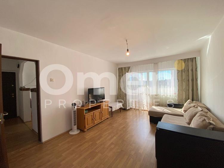 Apartament spatios cu 4 camere decoamndat, zona Republicii
