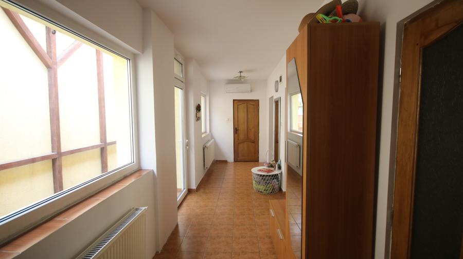 Vanzare casa foarte solida,renovata impecabil.Zona Freidorf.