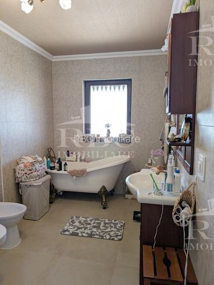 Casa cuplata finisata cu teren 300 mp Floresti str. Narciselor - 21