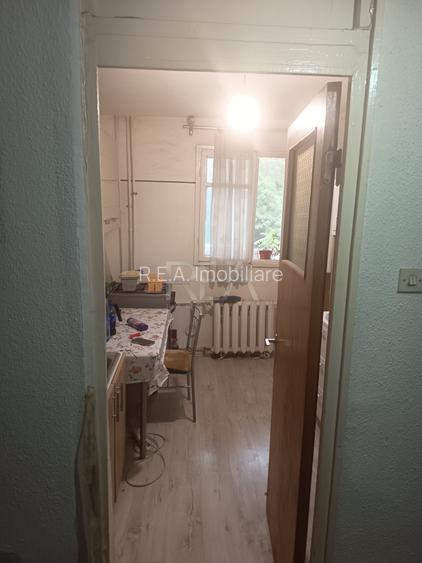 2 camere decomandat | Metrou Apărătorii Patriei | Bloc 1983 | - 12
