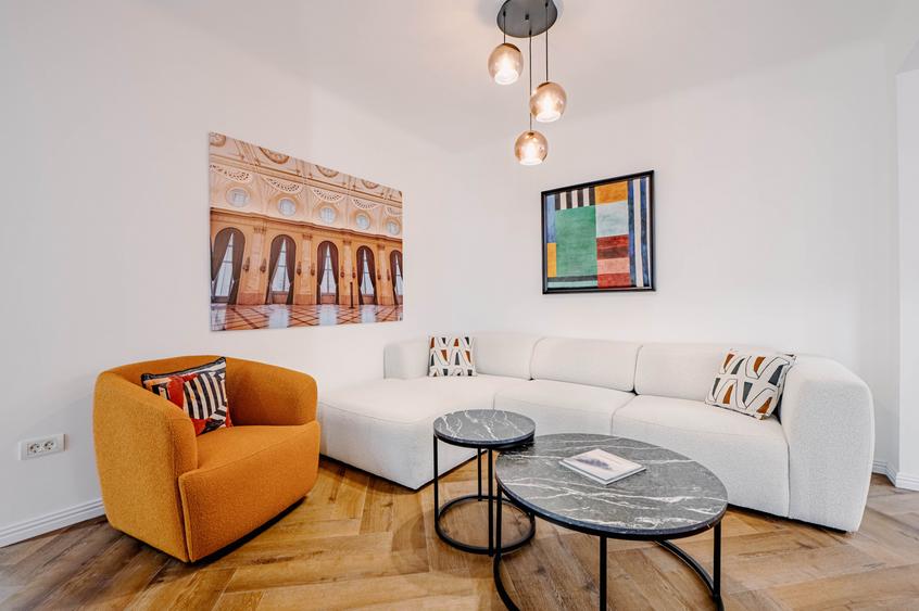 Unicat în Blocul Florentin: 3 camere, 2 băi, renovat integral cu designer