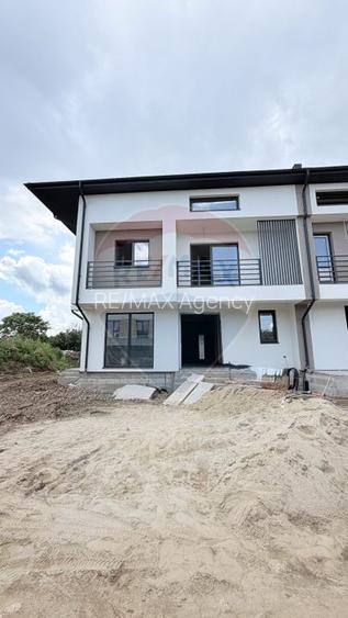 Casă / Vilă noua, arhitectura moderna, cu 4 camere de vânzare - 4
