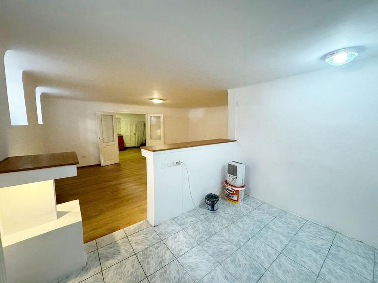 Apartament la demisol 60 mp utili - Str Einstein - Central