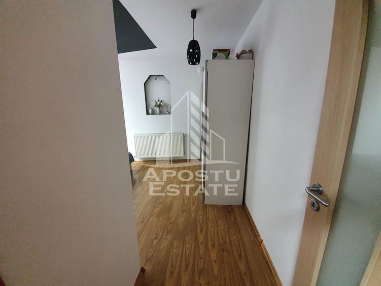 Apartament pe 4 camere, renovat complet la curte comuna in Balcescu
