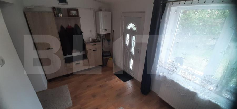Apartament de vanzare, la casa, cu 2 camere si garaj 66 mp zona Lazaret