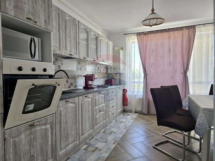Apartament cu 3 camere de închiriat I Cristian