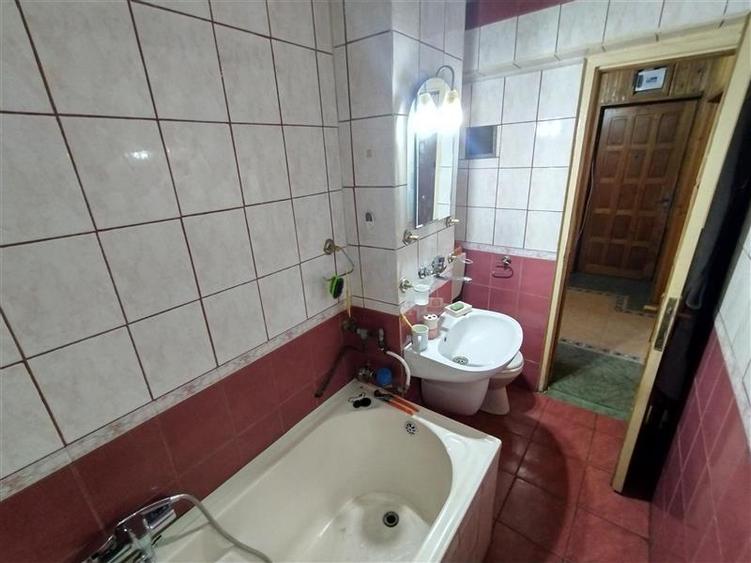 Oravita, Apt.4 Cam, 96mp , Zona Garii, Pret Negociabil