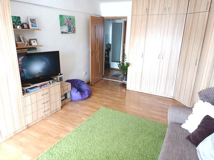 Apartament 2 camere 51mp -2 balcoane zona Spital Pret 60000eur neg