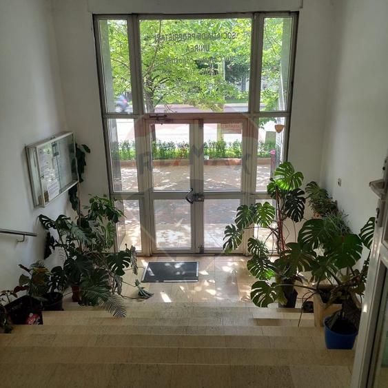 Apartament cu 2 camere de închiriat în zona P-ta Sfanta Vineri