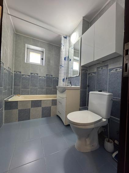 Apartament cu 3 camere, decomandat, 68 mp, mobilat si utilat + acces 100 mp