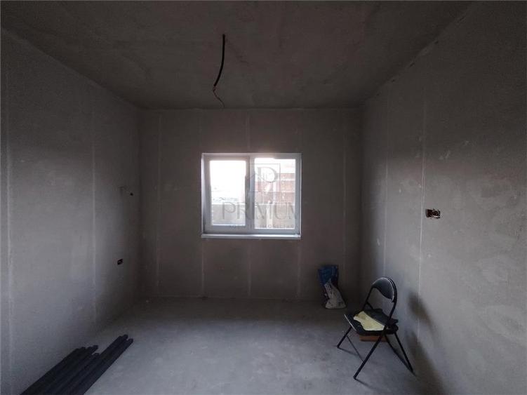 Duplex 4 camere - despartit prin CT - zona foarte buna - asfalt - posibilitate a
