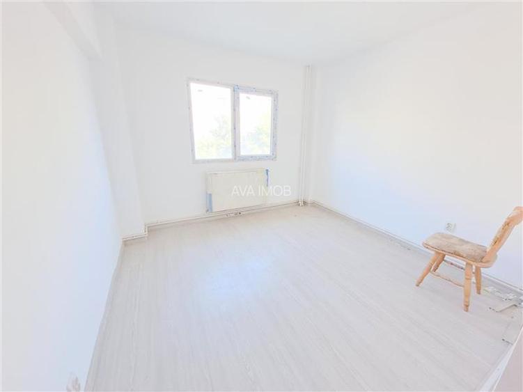 Apartament 3 decomandate, etaj 1, renovat, zona Ura