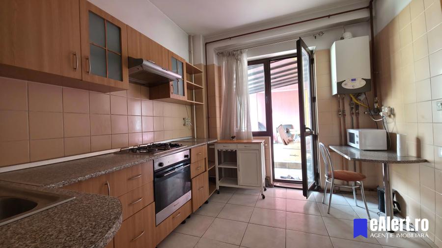 Apartament 3 camere de inchiriat, 140 mpu, Zona Unirii, 2002, etaj 1/8