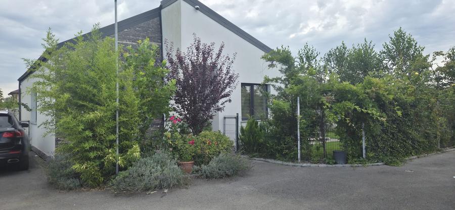 Casa pe parter cu 4 camere cu Panouri Fotovoltaice 6kw si Baterie 5kw