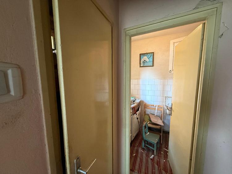Apartament 2 camere,decomandat, etaj 3, zona Zamfirescu-Policlinica