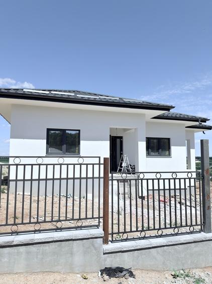 Casa noua la cheie pe parter la Lebada