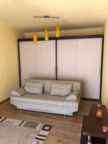 Apartament cu o camera de inchiriat in zona Plopilor,mobilat,utilat,parcare .