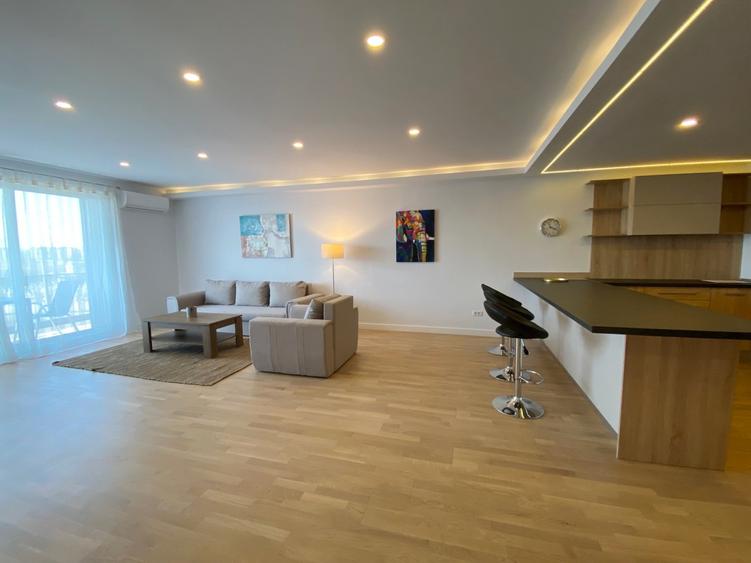 Apartament 2 camere foarte spatios cu terasa// loc parcare