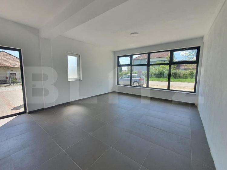 Spatiu comercial, 5 parcari, 100mp utili