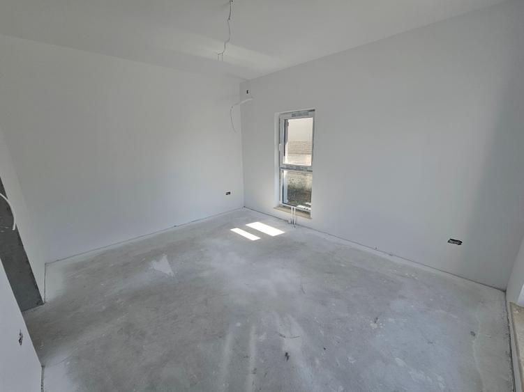 Casă de vânzare | 5 camere + mansardă | 280 mp | 380 mp teren