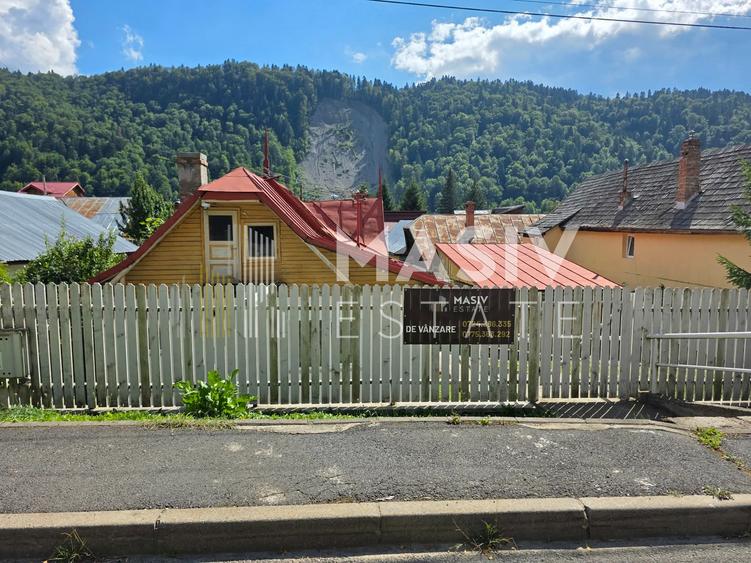 Casă 3 camere, renovată complet în 2020, teren 310 mp, garaj – Azuga