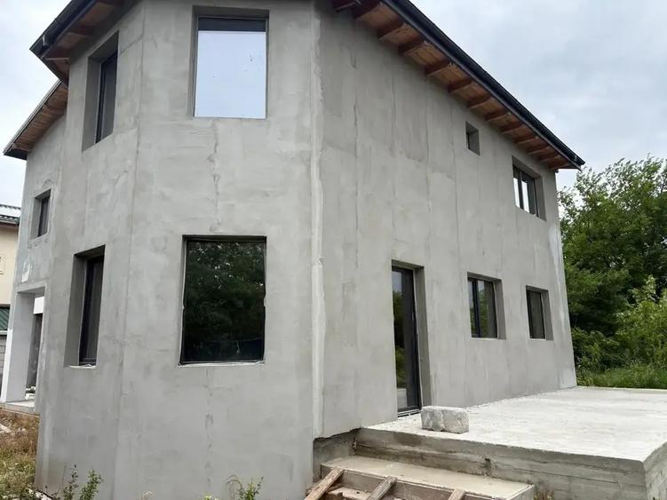 Vila 5 Camere Otopeni 300 Mp P+1 Curte 410 Mp Odaii