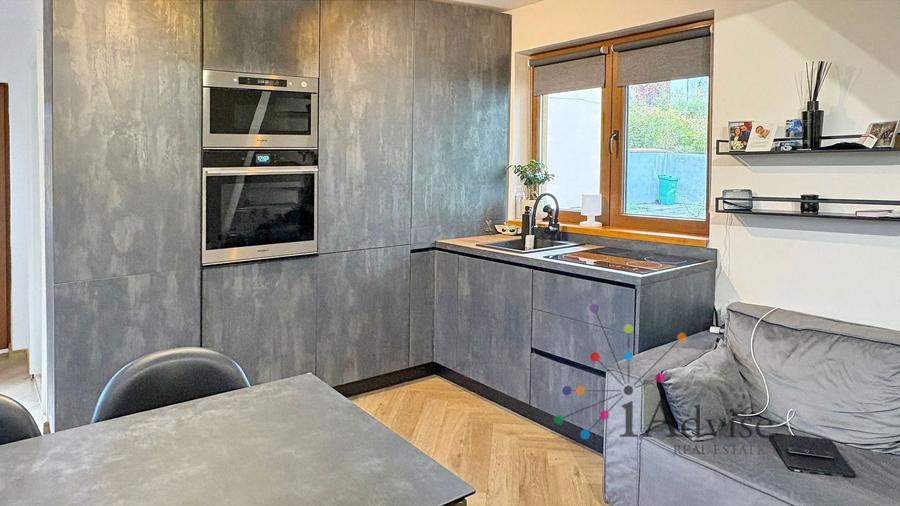 Casă in curte comuna, complet renovată, mobilată și utilată – Dealul Cetatii